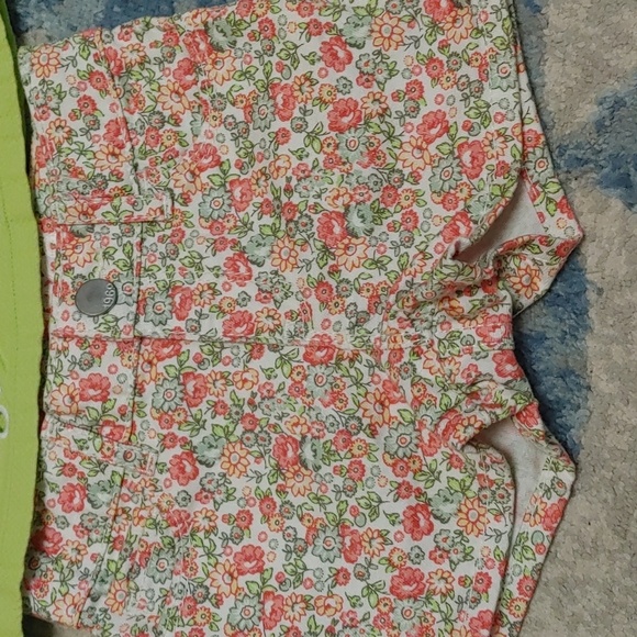 Gymboree top And gap shorts - Picture 4 of 7